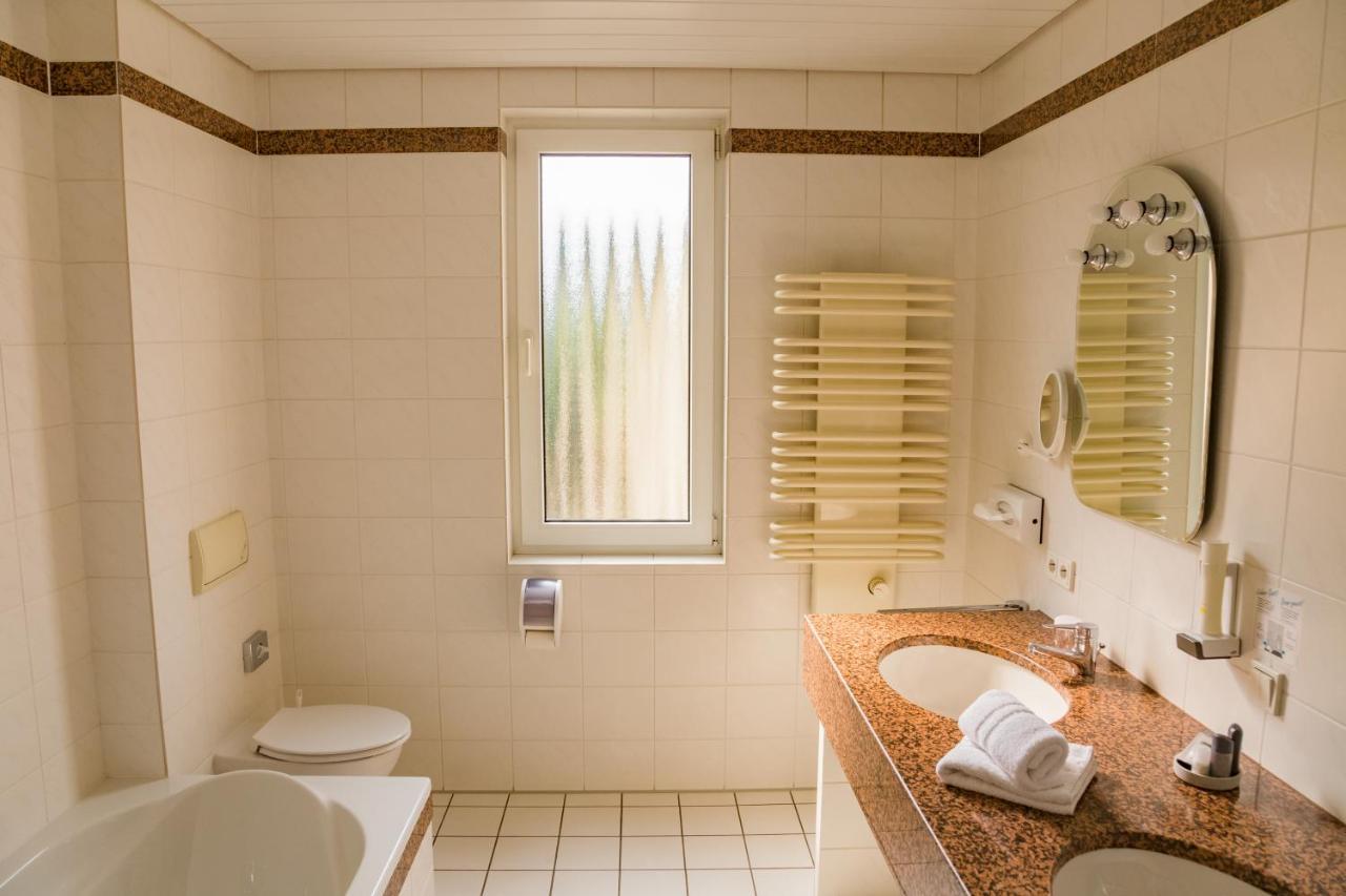 Hotel-Restaurant Zur Krone Loehnberg ภายนอก รูปภาพ