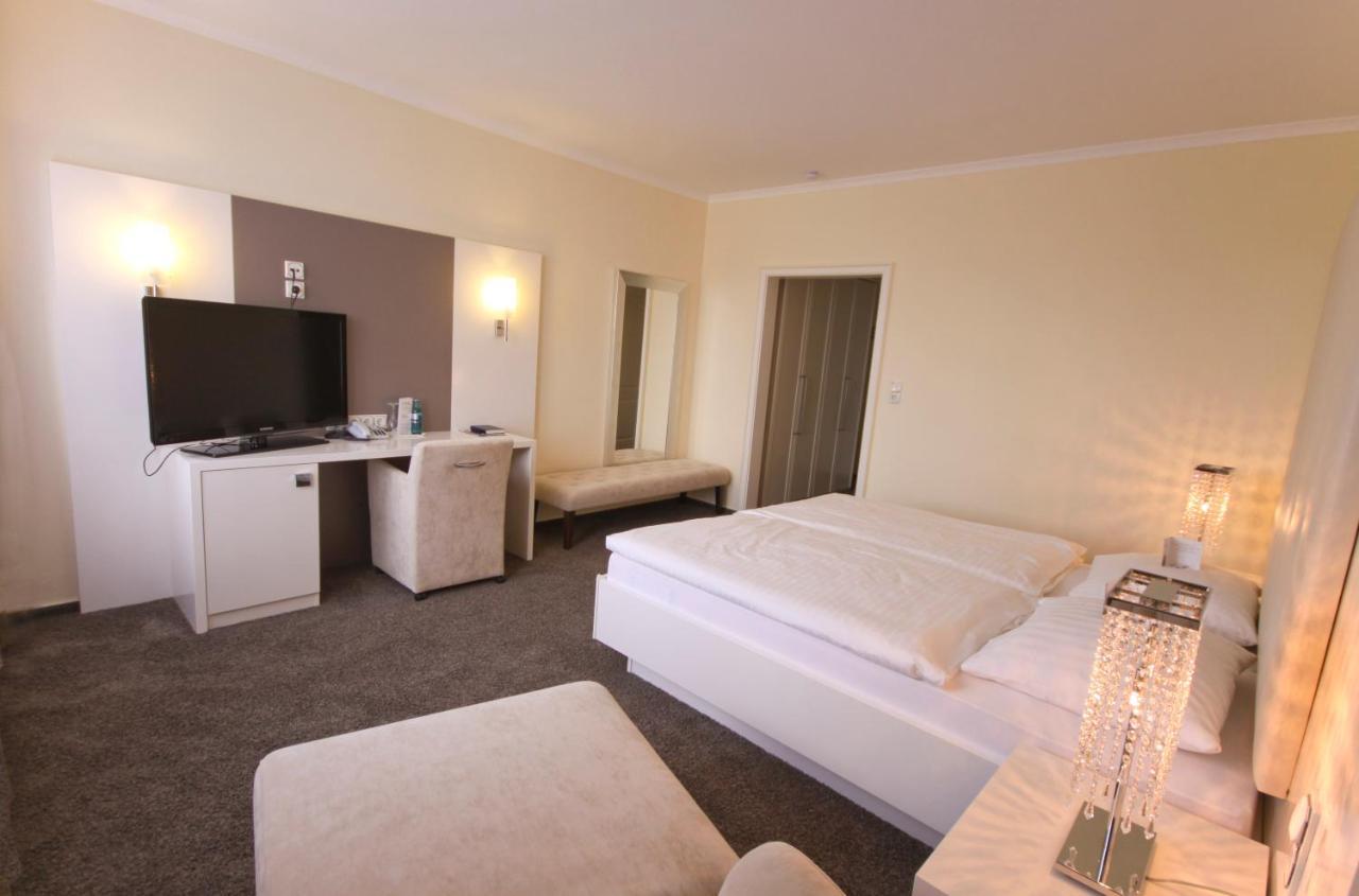 Hotel-Restaurant Zur Krone Loehnberg ภายนอก รูปภาพ
