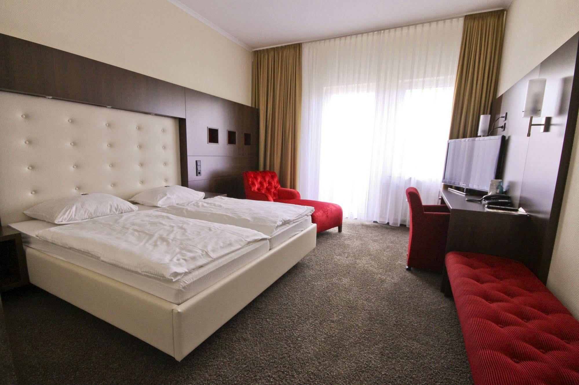Hotel-Restaurant Zur Krone Loehnberg ห้อง รูปภาพ