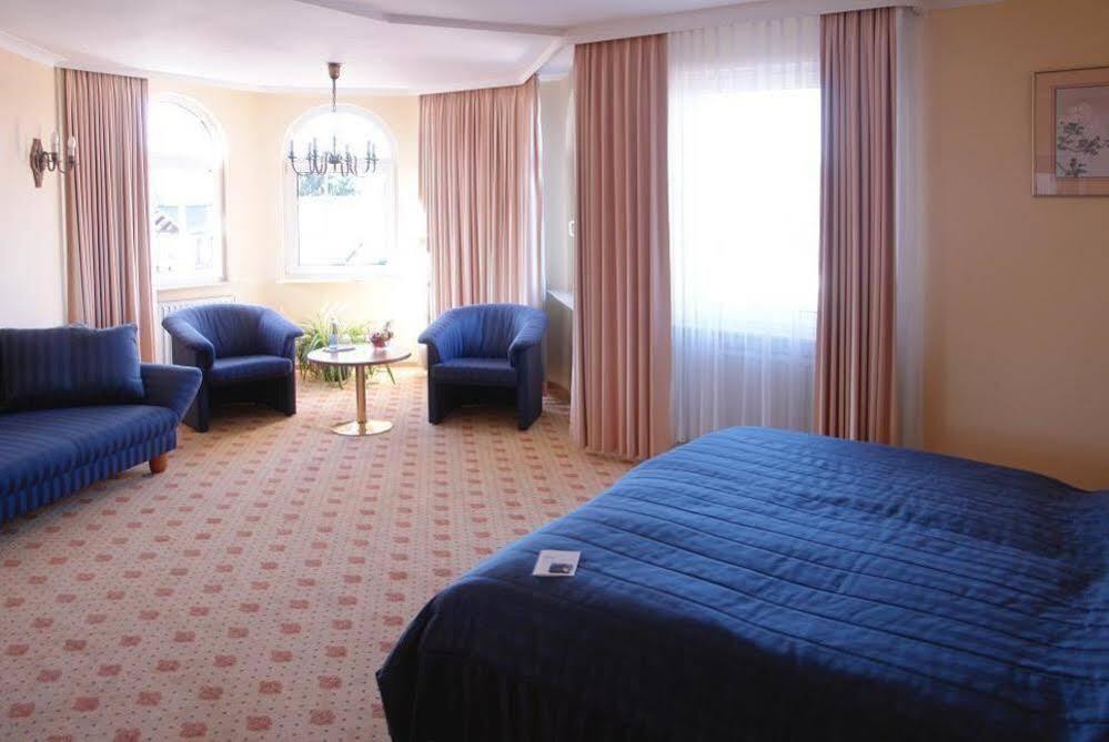 Hotel-Restaurant Zur Krone Loehnberg ภายนอก รูปภาพ