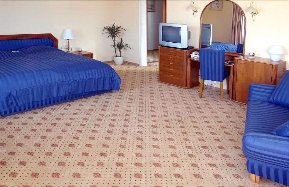Hotel-Restaurant Zur Krone Loehnberg ภายนอก รูปภาพ
